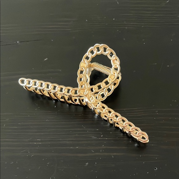LIKE NEW Gold Claw Clip - Picture 1 of 2